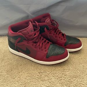 Nike Air Jordan 1 mid red and black